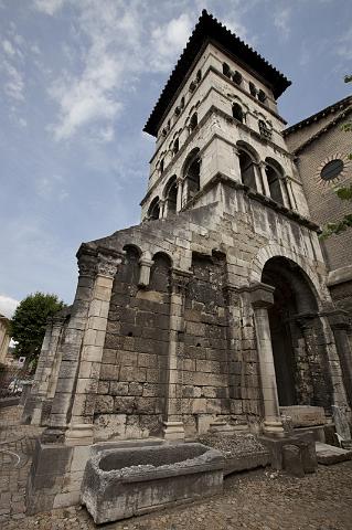 008 Vienne, St. Pierre Kerk.jpg